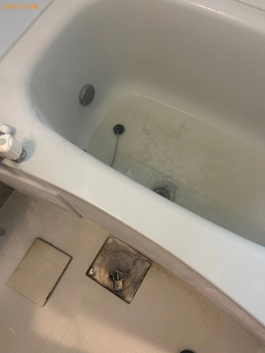【昭島市美堀町】洗濯機の脚のずれを直す、浴槽の排水を改善する作業