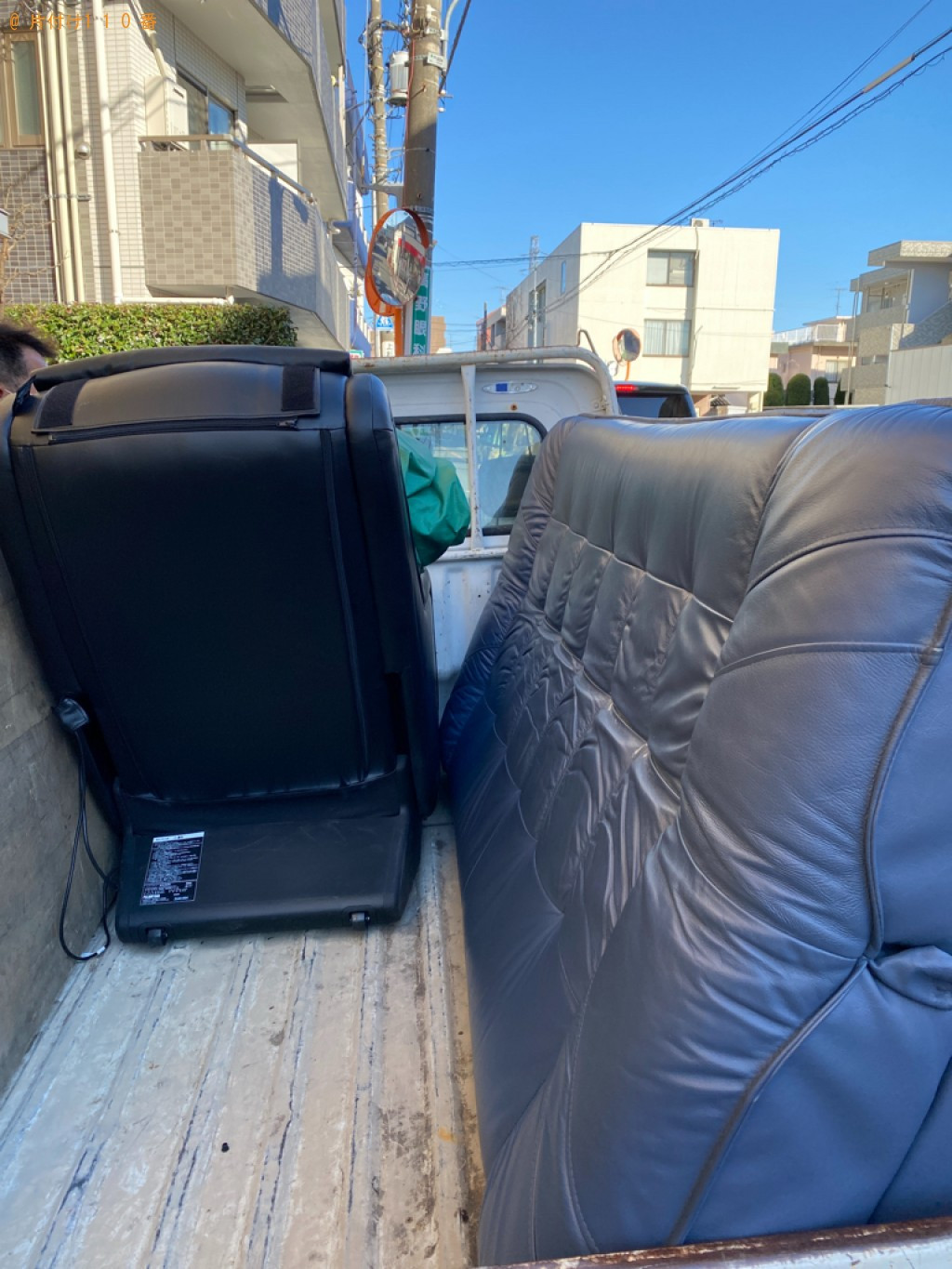 【練馬区】マッサージチェア、四人用ダイニングテーブルの回収・処分